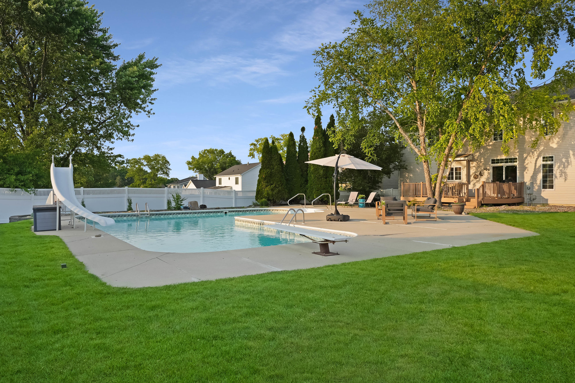 Looking for the perfect home for entertaining? 4129 Tiffany Lane is THE home for you!